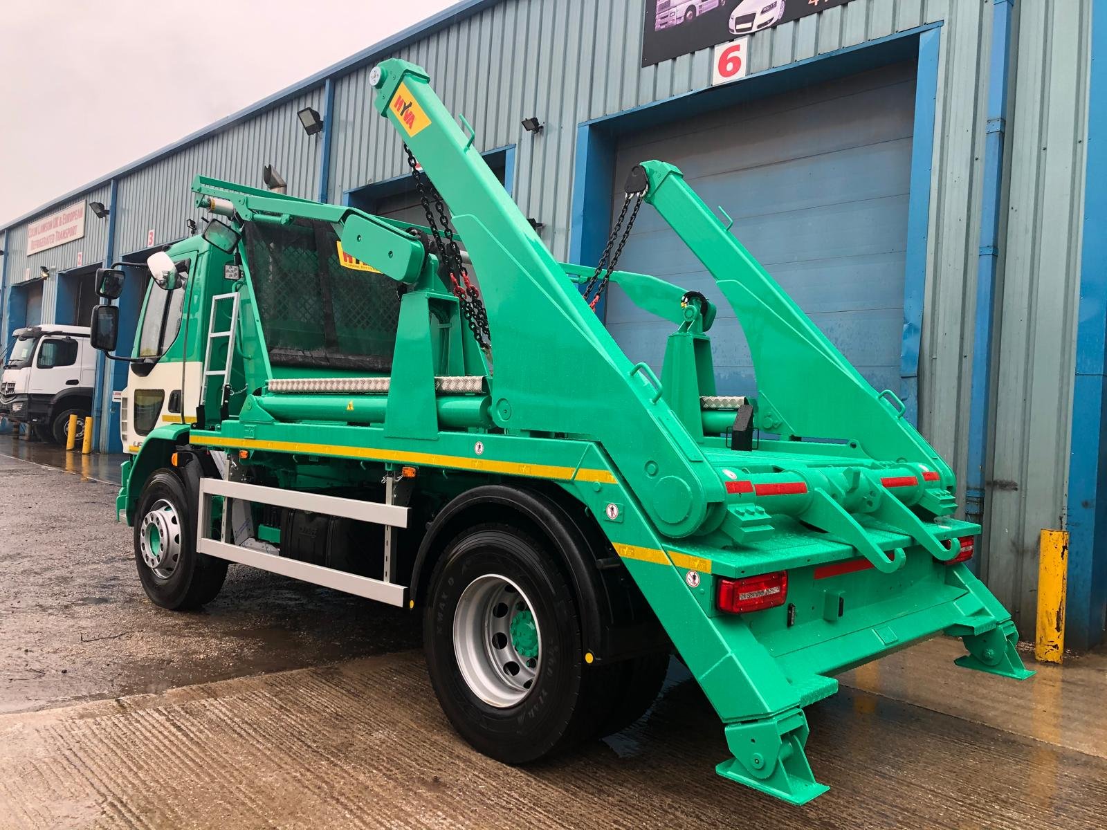 Painted refuse vehicle